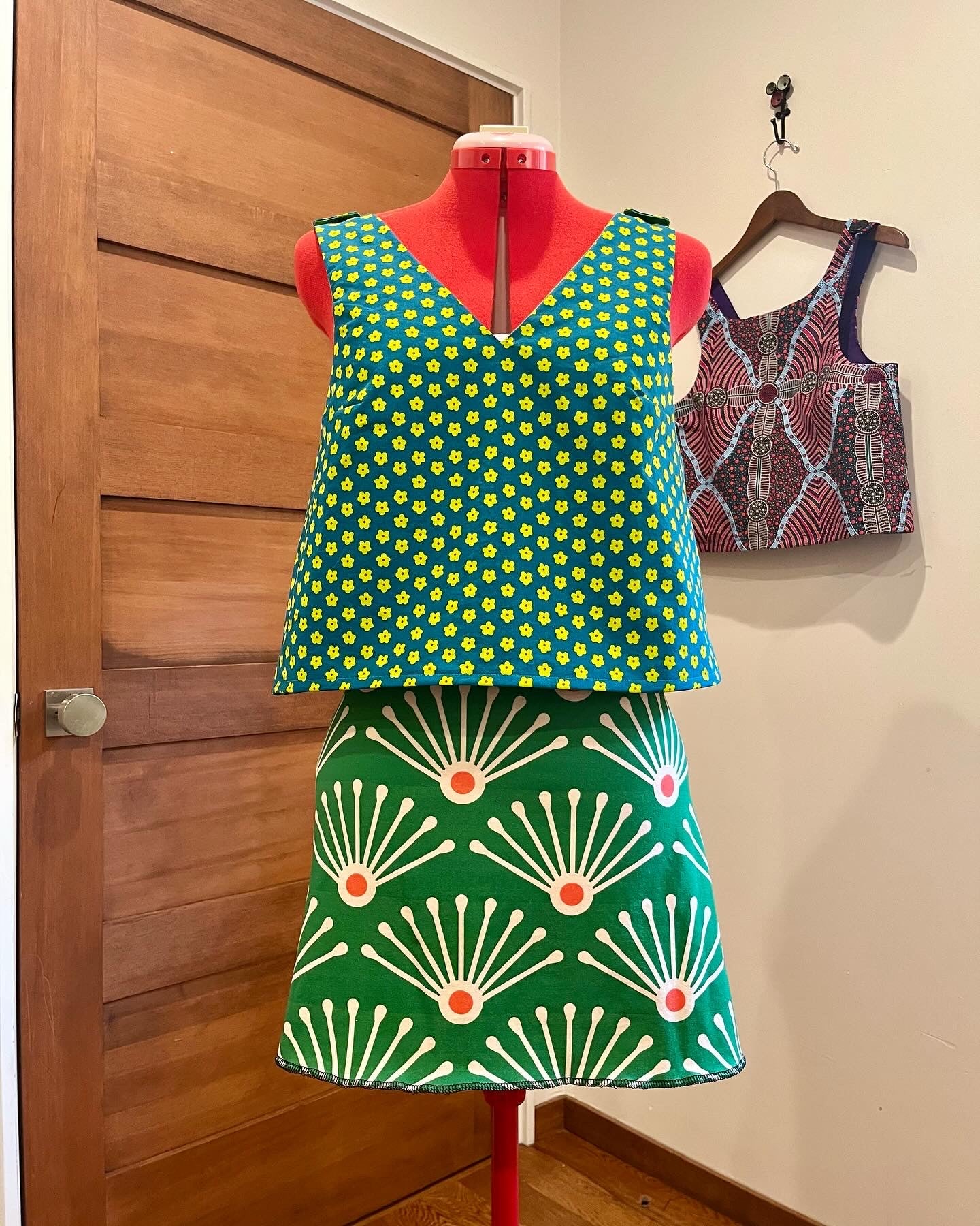 C. Stretch jersey skirt medium/large